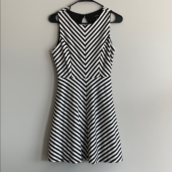 Black and white open back dress - Picture 1 of 5